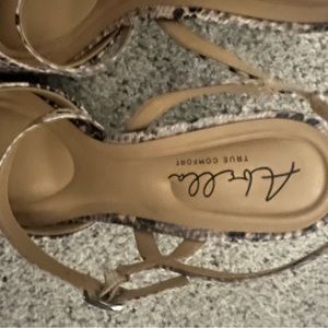 Abella True Comfort sling back heels